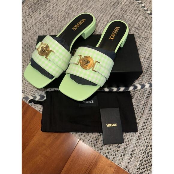 BNWT Versace La Medusa Women’s Flats Mint White Size 37.5 US 7.5 $900